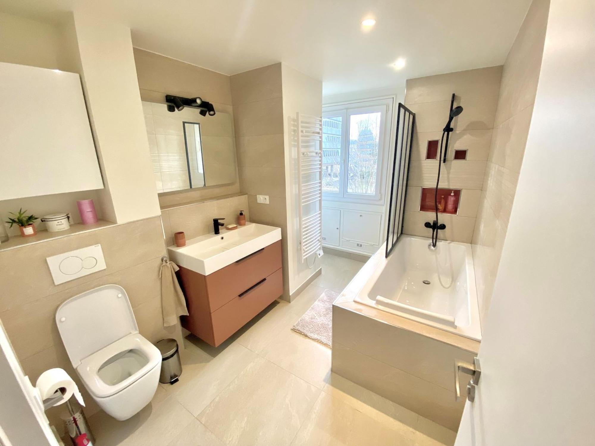 Bel De 77m2 A Au Pied Du Metro Apartment